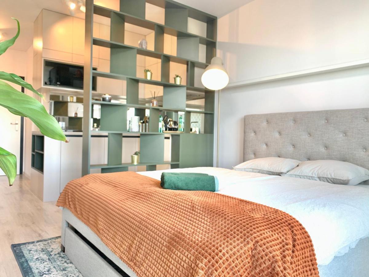 Luxury, Bright Studio With Parking And Balcony In Bratislava Center Exteriör bild