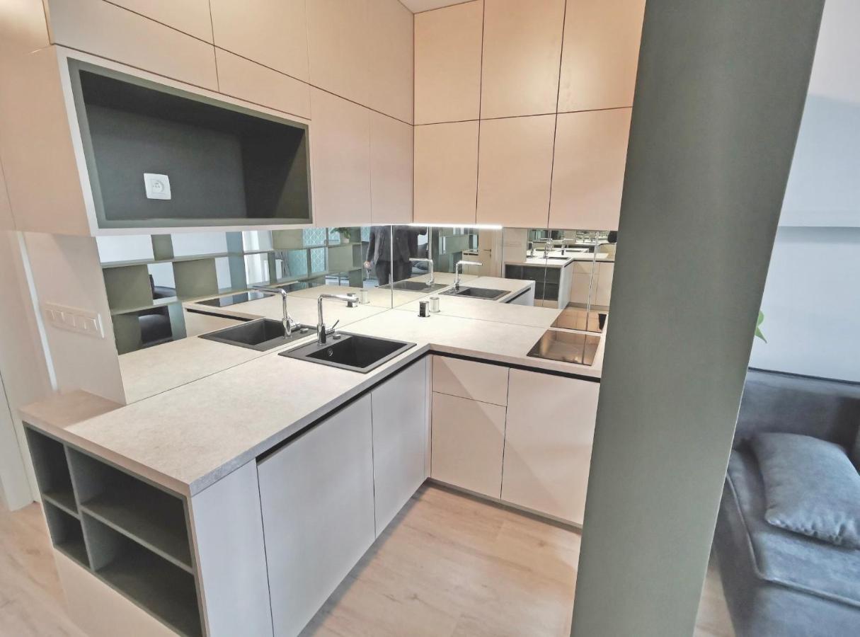 Luxury, Bright Studio With Parking And Balcony In Bratislava Center Exteriör bild