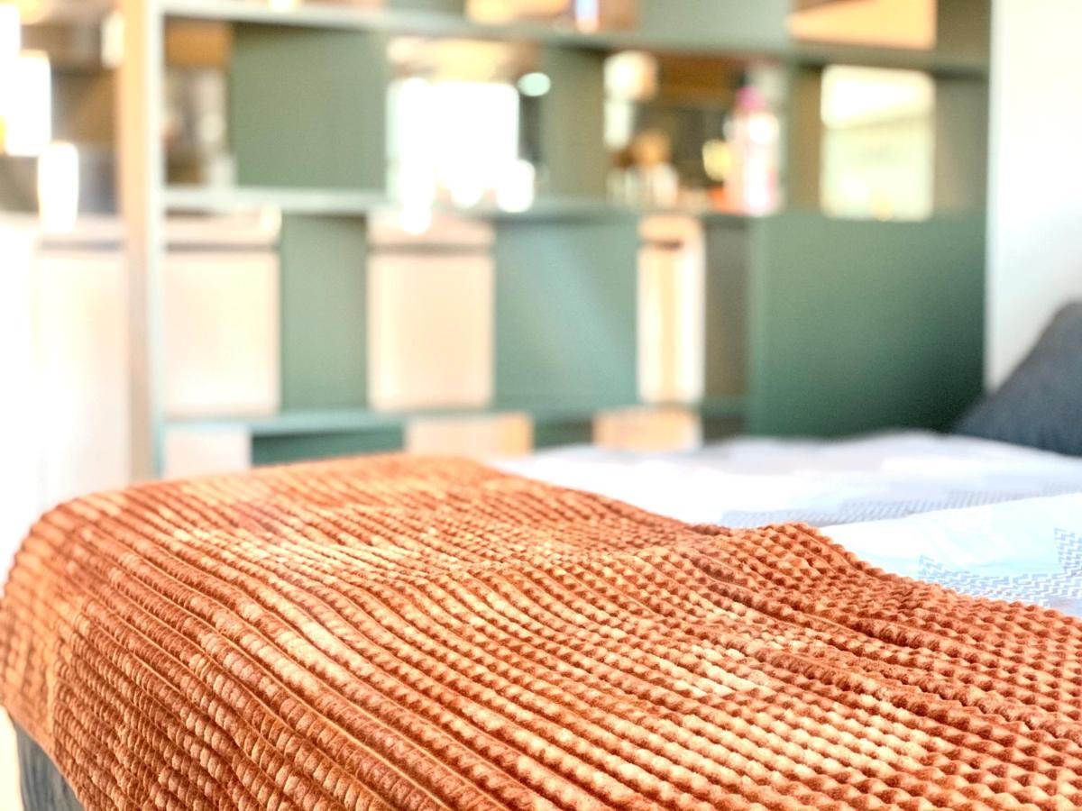 Luxury, Bright Studio With Parking And Balcony In Bratislava Center Exteriör bild